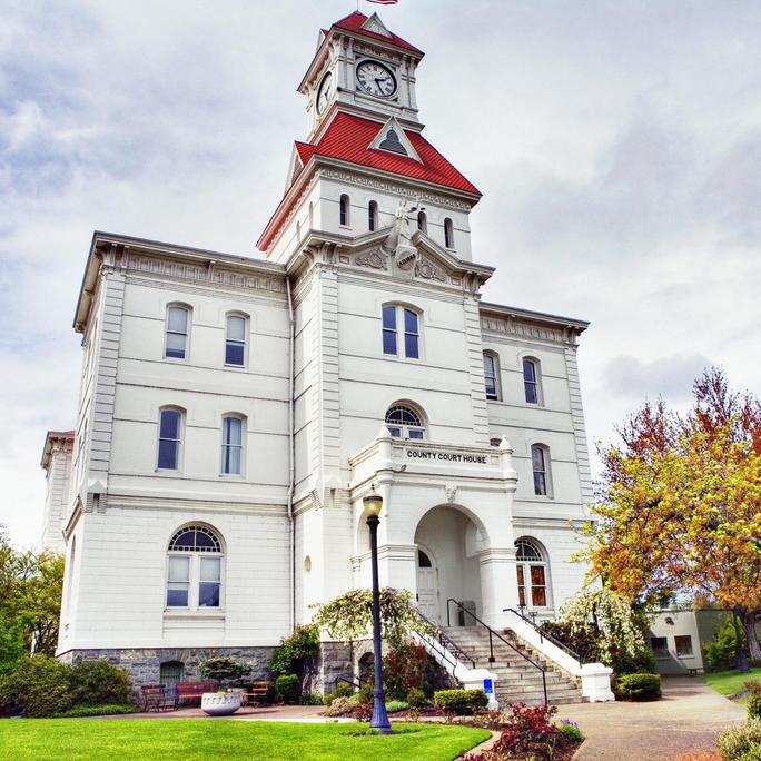 View of historic Benton County Courthouse from the street.