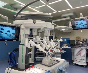 The da Vinci robot in the surgery room at SAGH.