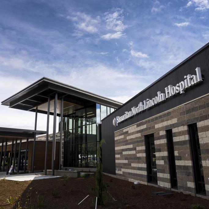 Main entrance to Samaritan North Lincoln Hospital